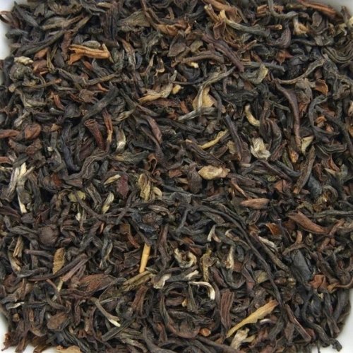schwarzer-tee-darjeeling-tgfop1-monteviot-sf-2 Darjeeling Monteviot TGFOP1 – eleganter Schwarztee mit blumiger Note und goldener Tasse.
