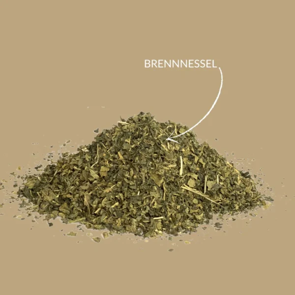 Brennnesselblätter lose – naturreiner Kräutertee – bazarlovers Brennnesseltee grün – frischer Aufguss – bazarlovers Getrocknete Brennnesselblätter – Detailaufnahme – bazarlovers