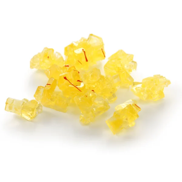 „Safran Nabat – persischer Zuckerkandis mit Safranfäden“ „Goldgelber Safran-Zuckerkandis für Tee und Genuss“ „Safran Nabat Kristalle in Schale serviert“ „Safran Nabat Sticks – traditioneller persischer Kandis“ bazarlovers.com