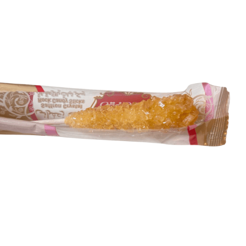 safran-zuckerkandis03 Safran Zucker-Candy Sticks – echter persischer Nabat – bazarlovers“ „Einzeln verpackter Safran Nabat am Stiel – bazarlovers“ „Detailansicht: echte Safranstücke in Nabat-Kristallen – bazarlovers“